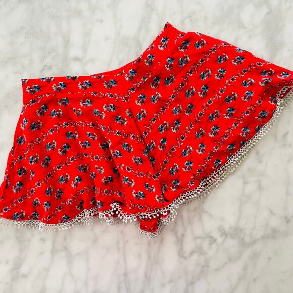 En Creme Red Floral Flutter Shorts Small Fringe Boho Cheeky Beach Summer - Picture 1 of 6